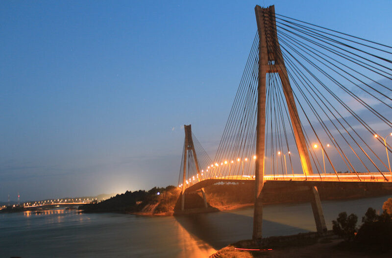 barelang_bridge_by_devosx-d4rcaao.jpg