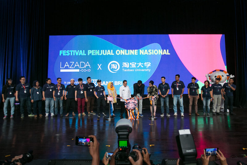 Prosesi Peresmian Festival Penjual Online Nasional