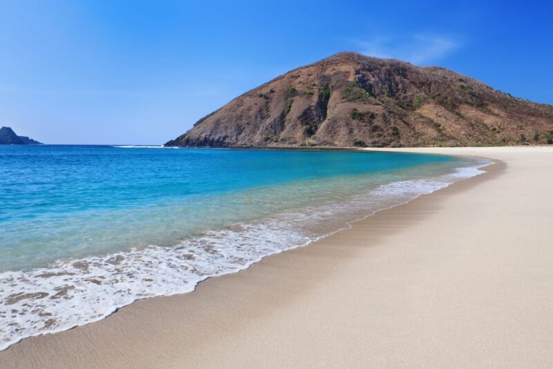 dreamstime_m_72242013-Desert-white-sand-beach-on-ocean-bay-Mawun-in-Kuta-Lombok