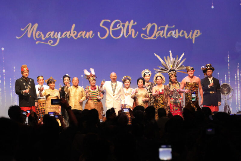 Foto Direksi dan Komisaris pt. Datascrip