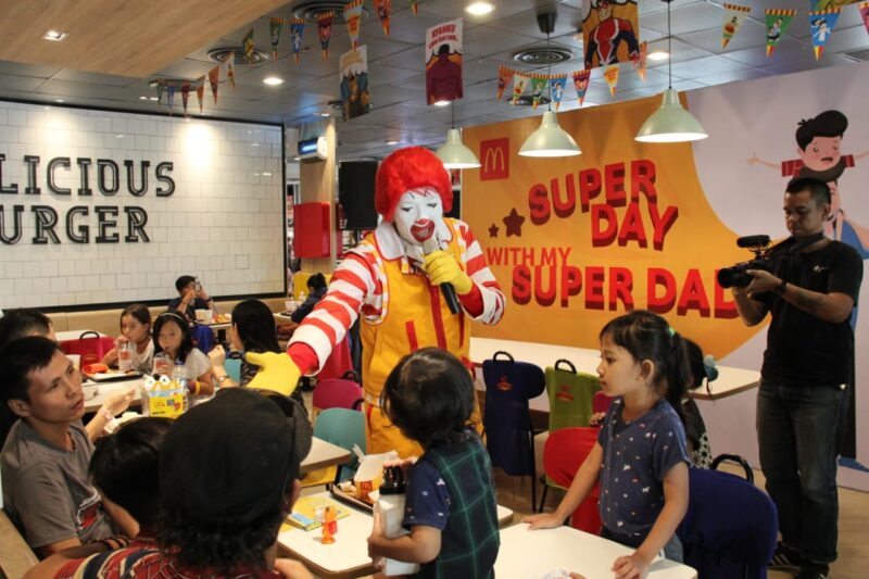 keseruan saat perayaan Hari Ayah di McDonald's Puri Indah (2)
