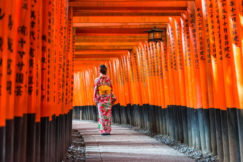 Red-Torii-gates-in-Fushimi-Inari-shrine-one-of-famous-landmarks-in-Kyoto-Japan