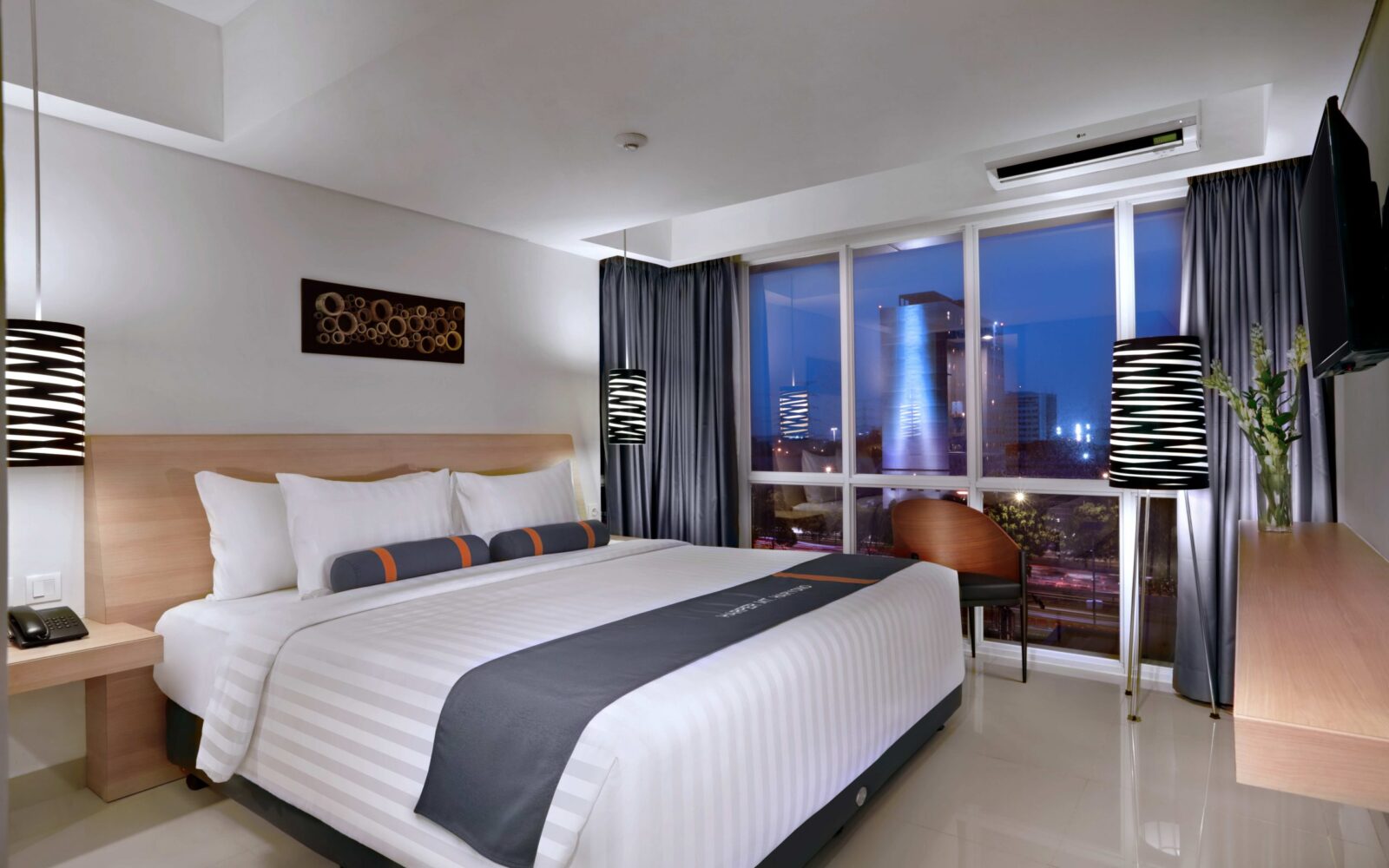 011 SUITE ROOM